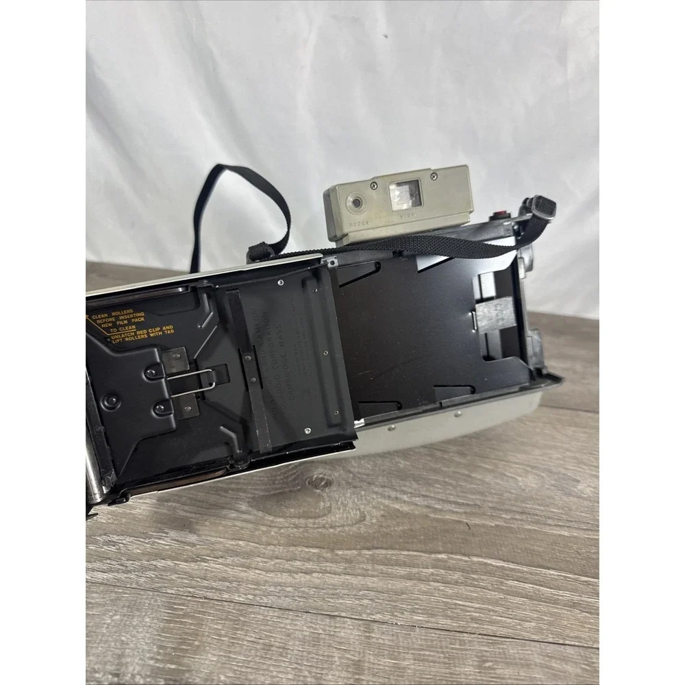 1960s Polaroid 220 Automatic Folding Bellows Instant Film Land Camera Untested
